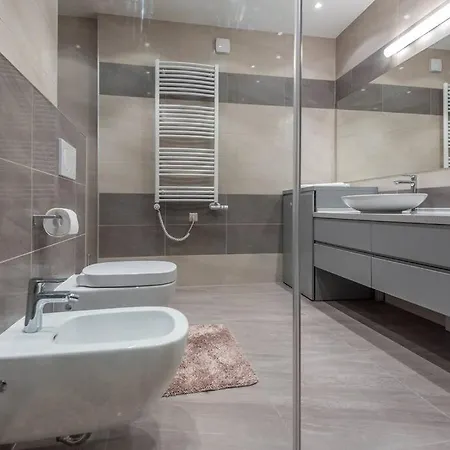 דירה Luxury Down Town Apartment, Terrace, Parking וילנה
