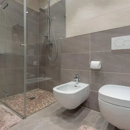 Luxury Down Town Apartment, Terrace, Parking * וילנה