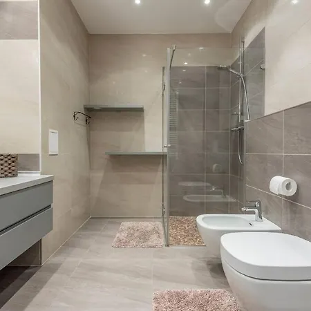 Luxury Down Town Apartment, Terrace, Parking וילנה