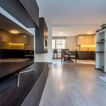 דירה Luxury Down Town Apartment, Terrace, Parking *