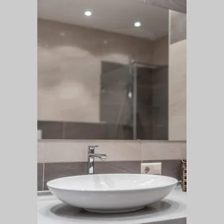 Luxury Down Town Apartment, Terrace, Parking וילנה